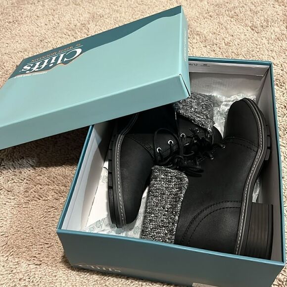 Cliffs by White Mountain Women’s Elinor Black Lace-Up Boots - Picture 8 of 8